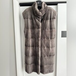 Luxurious Grey Sleeveless Mink Vest